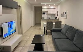 Suite In San Telmo Dormitorio En Suite Con Dos Banos Y Balcon A La Calle