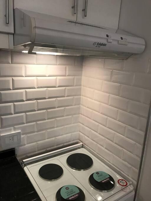 Suite In San Telmo Dormitorio En Suite Con Dos Banos Y Balcon A La Calle Buenos Aires Exterior foto